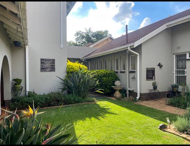 4 BEDROOM HOUSE FOR SALE IN VANDERBIJLPARK SE 2